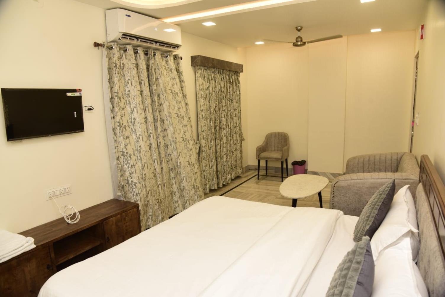 Holiday Out Hotel Jodhpur  Buitenkant foto